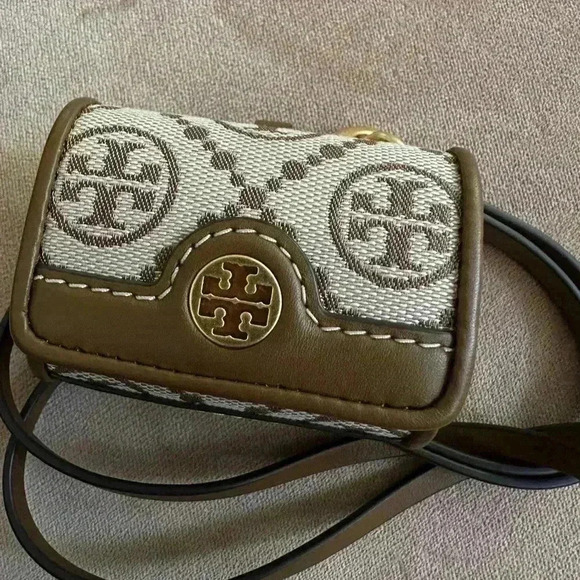 NWT Tory Burch T Monogram Jacquard Neck Strap Hazelnut Apple AirPods Case 84147 - Picture 3 of 5
